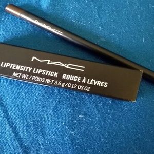 MAC lipstick and eyebrow pencil set